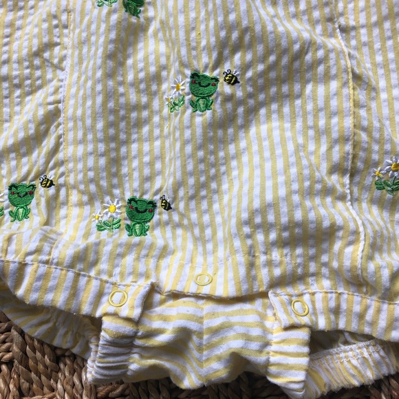 Summer seersucker striped romper ☀️🐸 - Picture 3 of 4
